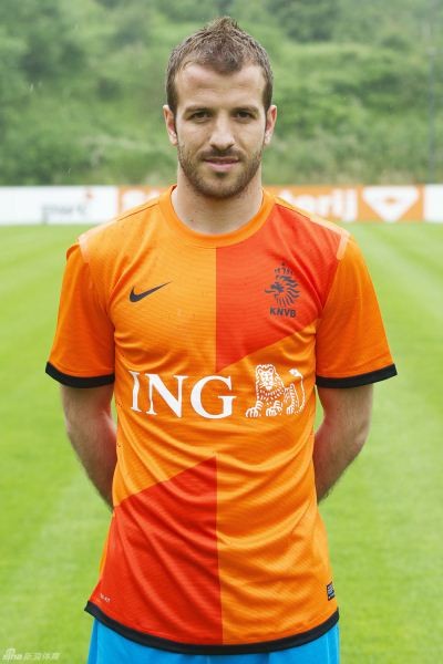 Tiền vệ sáng tạo Rafael van der Vaart, người hiện đã có 95 lần khoác áo ĐTQG Hà Lan, nhiều nhất trong số các tuyển thủ dự EURO 2012.